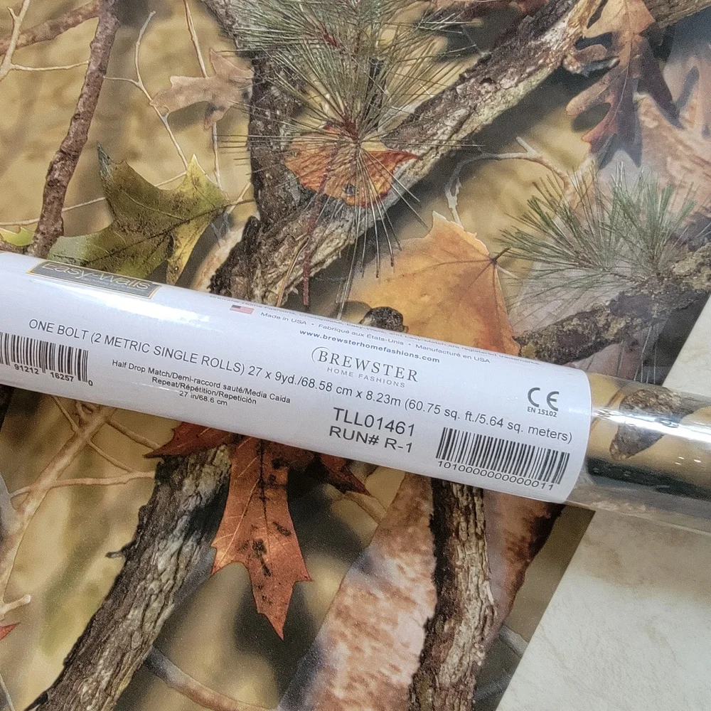 Nature-Inspired Wallpaper with Autumn Leaves